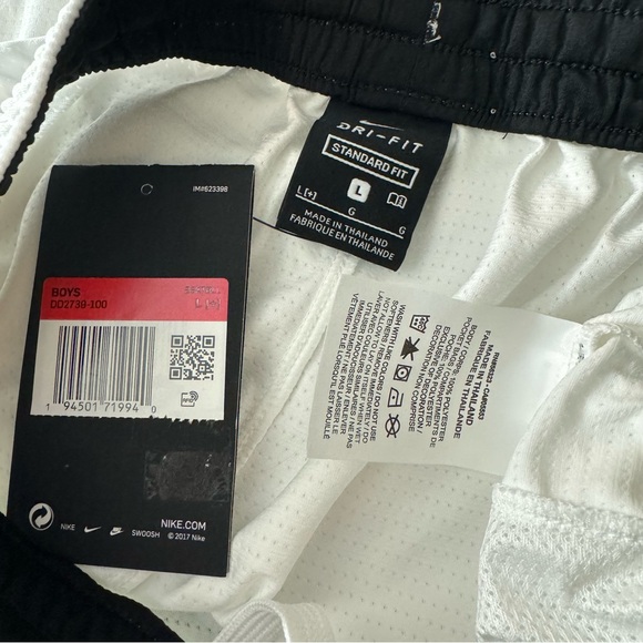 NEW! Boy’s Nike Dri-Fit Athletic Shorts Size Large W/Tags - Picture 5 of 5